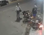 Formiga: Jovem inabilitada é detida após acidente envolvendo três motocicletas