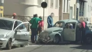 Par&aacute; de Minas: Idosa de 75 anos fica ferida ap&oacute;s batida entre carros