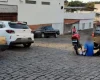Formiga: Motociclista e garupa ficam feridos em acidente com carro