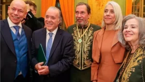 Ad&eacute;lia Prado recebe pr&ecirc;mio da Academia Brasileira de Letras