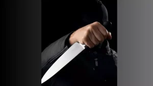 Formiga: Homem armado com faca rouba objetos pessoais de idoso