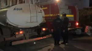 Nova Serrana: Fogo destr&oacute;i 15 toneladas de estopa e m&aacute;quinas em f&aacute;brica