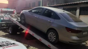Ladr&atilde;o sai do arm&aacute;rio e vai preso