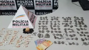 Cl&aacute;udio: PM apreende buchas de maconha e mais de 180 pedras de crack
