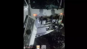 Par&aacute; de Minas: Colis&atilde;o entre moto e caminh&atilde;o na MG-431 deixa v&iacute;tima fatal
