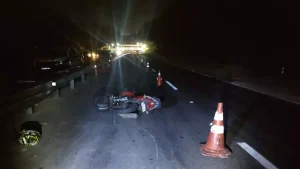 Ita&uacute;na: Motociclista fica gravemente ferida em acidente na MG-050