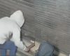Câmera flagra bandidos tentando furtar loja no Centro de Divinópolis