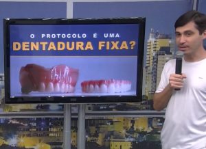 Especialista explica as vantagens da dentadura fixa para qualidade de vida dos pacientes