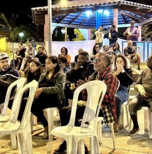 Cine no Morro é realizado em Itapecerica