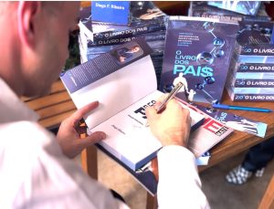 Lan&ccedil;amento do &ldquo;Livro dos Pais&rdquo; apresenta proposta do maior movimento de paternidade