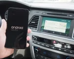 Android Auto pode integrar Rádio FM/AM em sua interface, reforçando a presença do meio nos carros