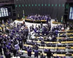 Câmara aprova texto-base da reforma tributária com devolução de créditos para radiodifusão e jornais