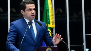 Senador Castellar Neto busca facilitar a aquisi&ccedil;&atilde;o de aparelhos auditivos