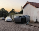 Mulher capota carro em Ermida