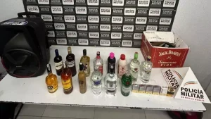 Dupla &eacute; presa ap&oacute;s furto em loja de conveni&ecirc;ncia no Centro de Divin&oacute;polis