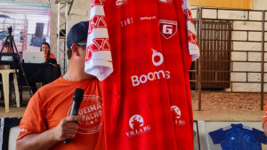 Camisa do Guarani &eacute; arrematada em leil&atilde;o beneficente; lance chega a R$64 mil