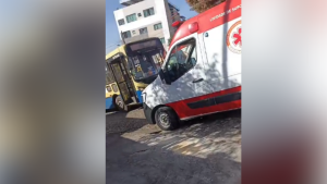 Homem passa mal e morre dentro de ônibus no bairro Interlagos