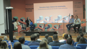 Minascon 2024 – Presidente da FIEMG Regional media painel sobre desburocratização do setor público