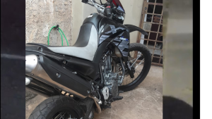 Ladrões armados levam moto em Divinópolis