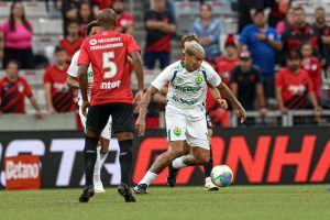 Galo tem prazo curto para inscrever Deyverson.