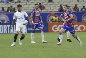 Raposa encara o Le&atilde;o do Pici pelo G4. Cruzeiro x Fortaleza. A Minas FM transmite.