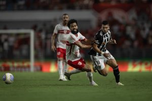 Decis&atilde;o Galo x Galo na Copa do Brasil. Quem perder est&aacute; fora. Atl&eacute;tico x CRB. A Minas FM transmite.