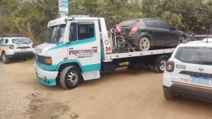 Divin&oacute;polis: PM recupera ve&iacute;culos furtados e frustra tentativa de fuga dos acusados