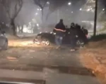 Condutor fica ferido ao bater carro contra poste na av. JK em Divinópolis; Veja vídeo