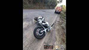 Motociclista fica gravemente ferido em acidente na BR-352 em Pitangui
