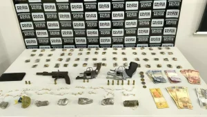 Nova Serrana: PM apreende grande quantidade de drogas e retira 3 armas de circula&ccedil;&atilde;o
