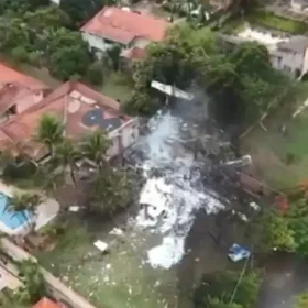 Queda de avião em Vinhedo–SP: 50 corpos já foram retirados dos escombros