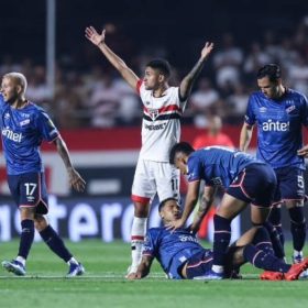 Desmaio de jogador do Nacional durante partida no Morumbi: Juan Izquierdo encontra-se na UTI