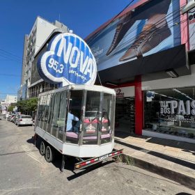 Estúdio móvel da rádio Nova Sertaneja está AO VIVO direto do Dia dos Pais Divinópolis Calçados