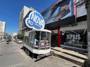 Estúdio móvel da rádio Nova Sertaneja está AO VIVO direto do Dia dos Pais Divinópolis Calçados