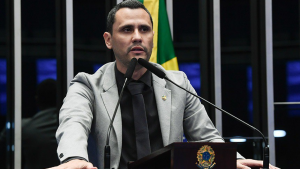 Cleitinho prop&otilde;e sigilo em votos sobre impeachment de ministros do STF