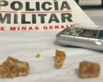 Homem tenta escapar da PM, mas é preso com crack em Divinópolis