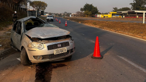 Cinco pessoas ficam feridas ap&oacute;s acidente na MG-050 em Divin&oacute;polis