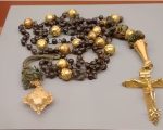 Ladrão que furtou terço dourado em igreja de Ouro Preto é preso na Colômbia