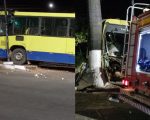 Ônibus bate em árvore e deixa motorista ferido em Divinópolis