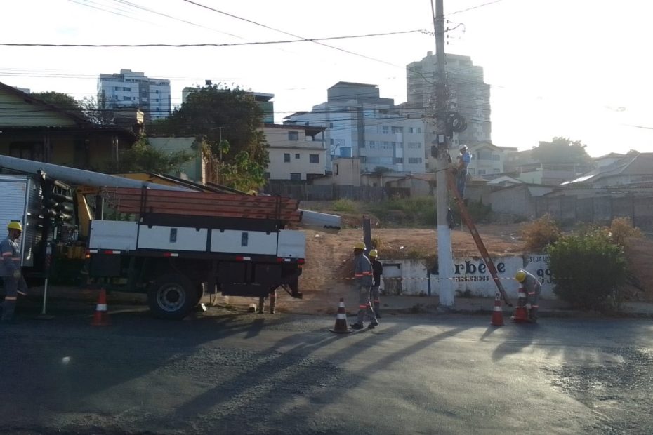 Rua São Sebastião, em Divinópolis, está interditada para obras da CEMIG