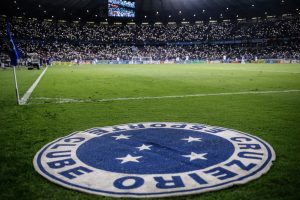 Cruzeiro sofre virada para o Palmeiras no Mineir&atilde;o e v&ecirc; Libertadores se tornar distante