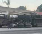 VÍDEO: Carreta tomba na BR-381 e interdita trânsito na Grande BH