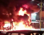 VÍDEO: Homem invade e ateia fogo em ônibus na Grande BH