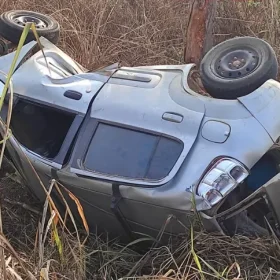 Divinópolis: Motorista fica ferido em acidente de carro na BR-494