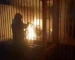 Formiga: Incêndio é registrado em motocicleta dentro de garagem