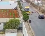 Acidente entre moto e transporte escolar de Arcos deixa dois feridos