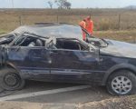 Carro capota e motorista fica ferido na MG-050, em Divinópolis