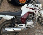 PM recupera moto furtada e prende suspeito em Divinópolis