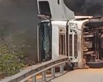 Carreta pega fogo na BR-262; veja o vídeo