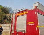 Casa é tomada pelas chamas no bairro Interlagos em Divinópolis